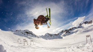 福登禁区外双响闪耀欧冠 媒体盛赞新皮耶罗 曼城新核谦称，荣幸之至