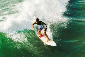 五大联赛夏窗财务盘点，英超豪掷超35亿欧元引领风潮，法甲逆势净赚3.37亿欧元展现独特经营哲学