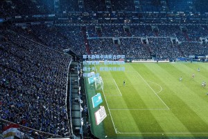 那不勒斯中场安古伊萨伤情更新，肌肉紧张休战十天，欧冠关键战前迎回强援